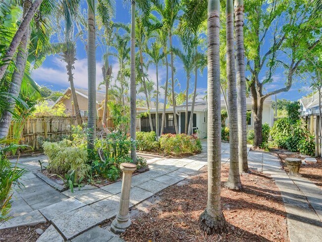 Photo - 920 NE 34th Ct