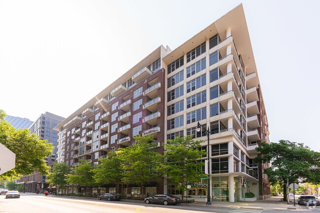 Building Photo - 901 W Madison St Rental