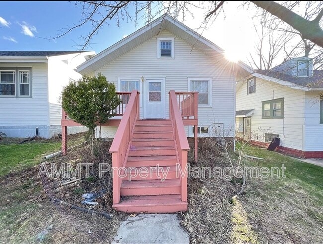 Building Photo - 421 19th St NE