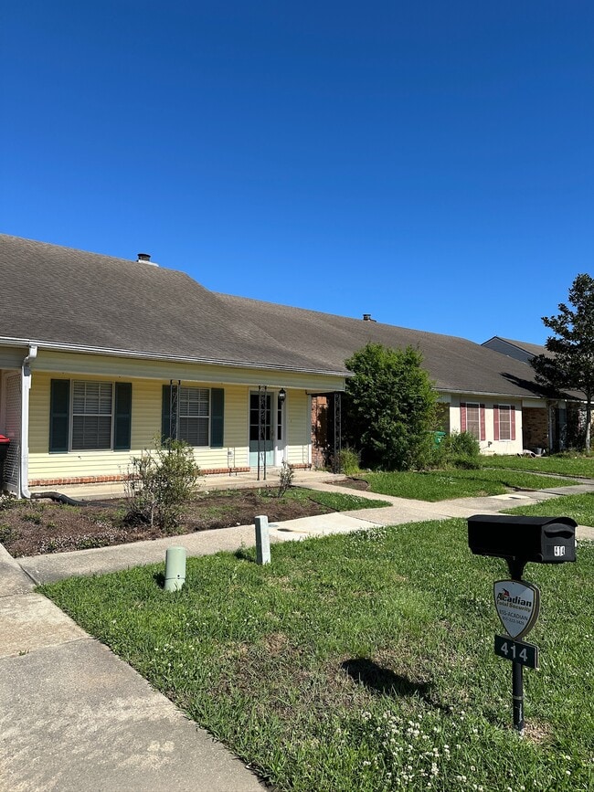 Side View - 412 Cane Dr