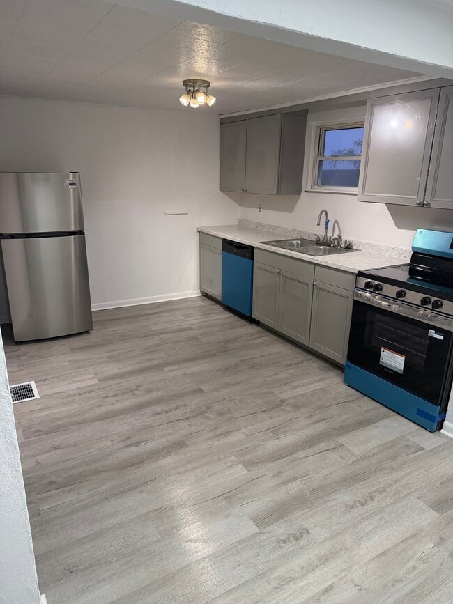 Photo - 1347 High Rd