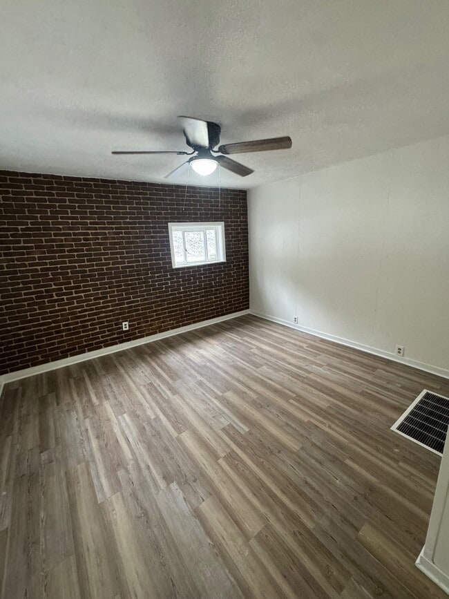 Photo - 595 Castle Ave