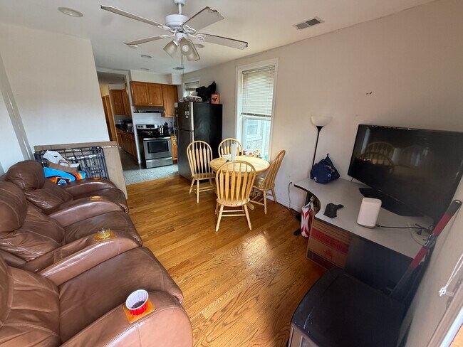 Building Photo - 10 Moreland St Unit 2 Rental