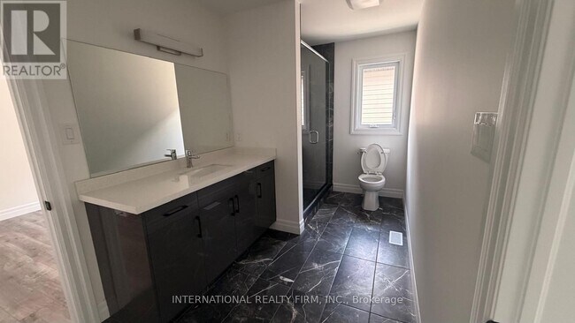 Photo - 891 Darnley Blvd