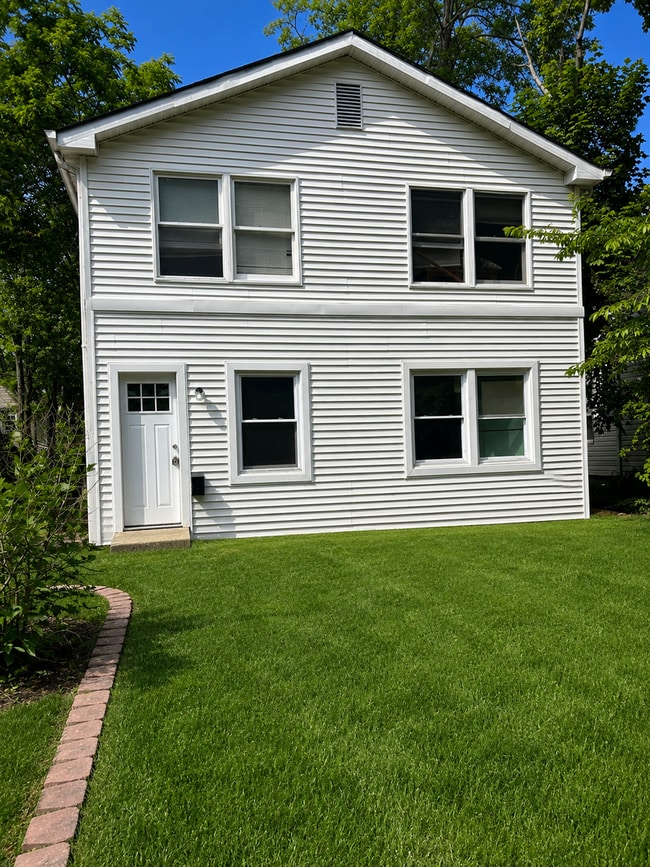 Building Photo - 1139 Sewall Ave Unit 1
