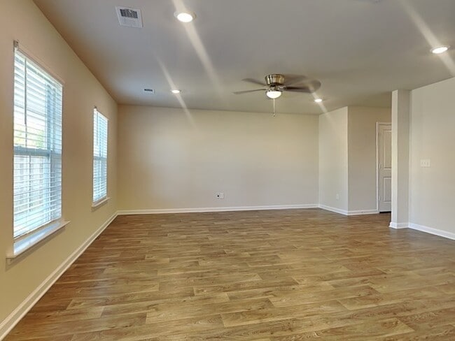 Photo - 514 Belgian Blue Wy