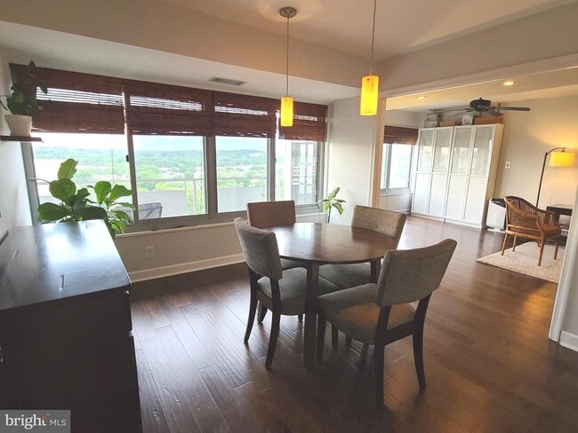 Photo - 5340 Holmes Run Pkwy Unit 1410