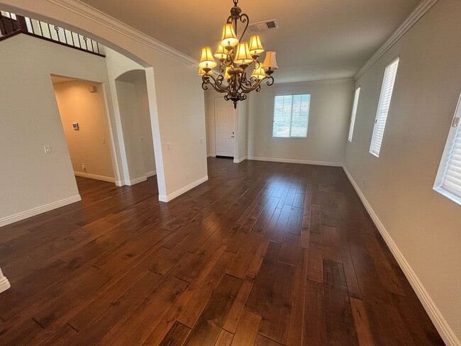 2307 Thorncroft Cir