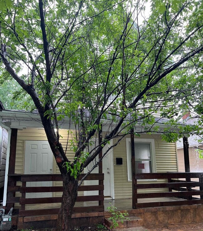 Building Photo - 529 Ann Ave