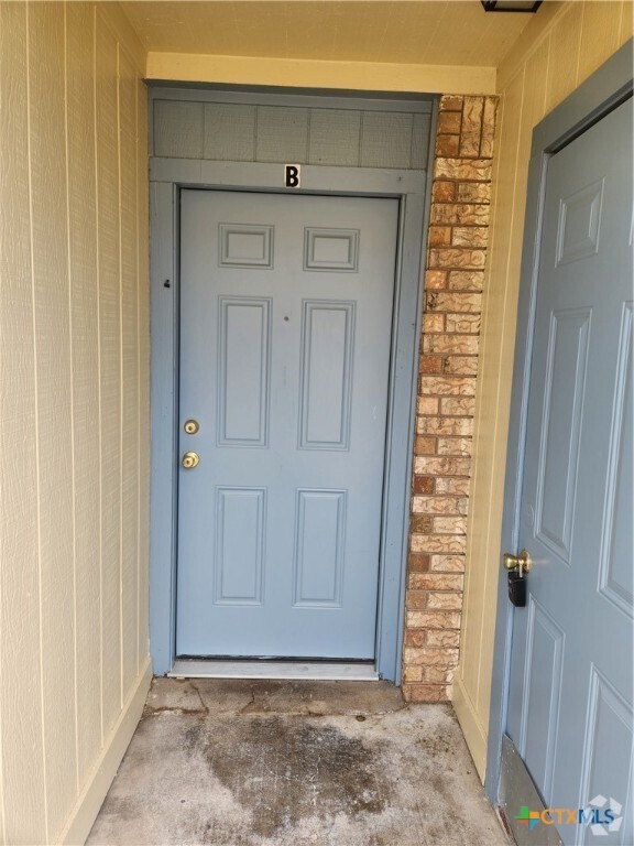 Building Photo - 900 Ticonderoga Dr Rental