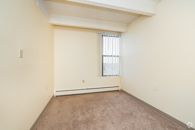 1BR, 1BA - 575SF - Bedroom