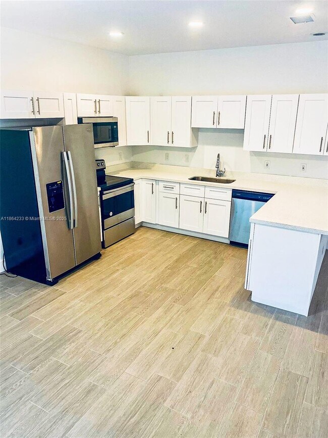 Photo - 2208 SW 3rd Ave