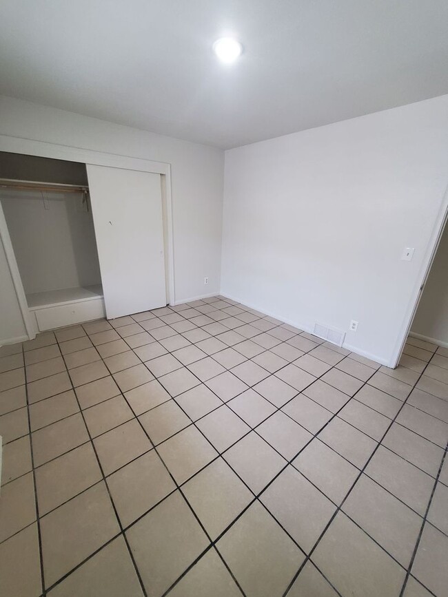 Photo - 5541-5543 N 35th St. Unidad 5543 (Upper)