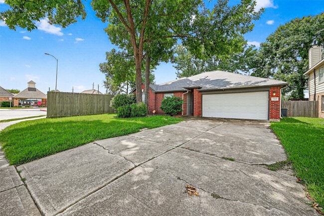 Building Photo - 17162 Summer Hollow Dr Rental