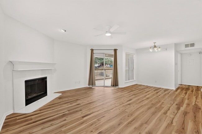 Photo - 2450 Wickersham Ln Unidad 904