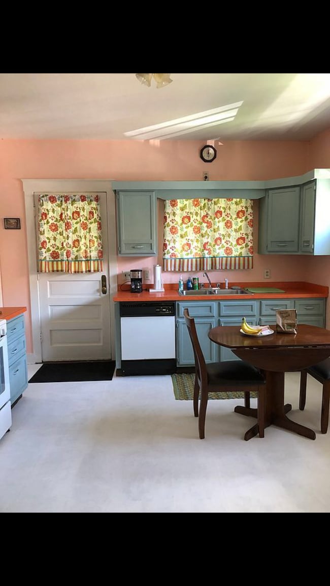 Kitchen - 335 W 2nd St