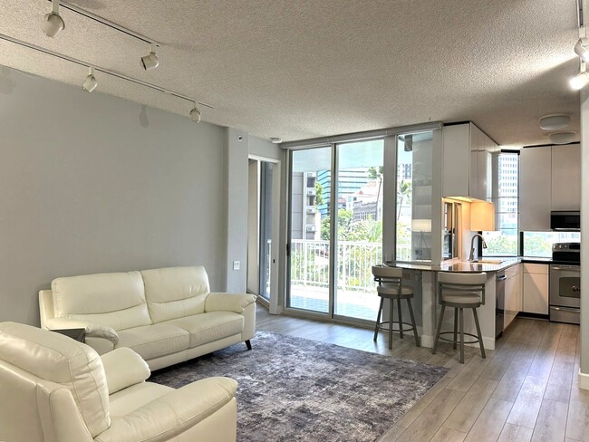 Building Photo - Furnished, Pet Friendly - Honolulu Park Pl...