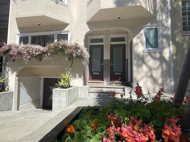 Photo - 408 Lombard St