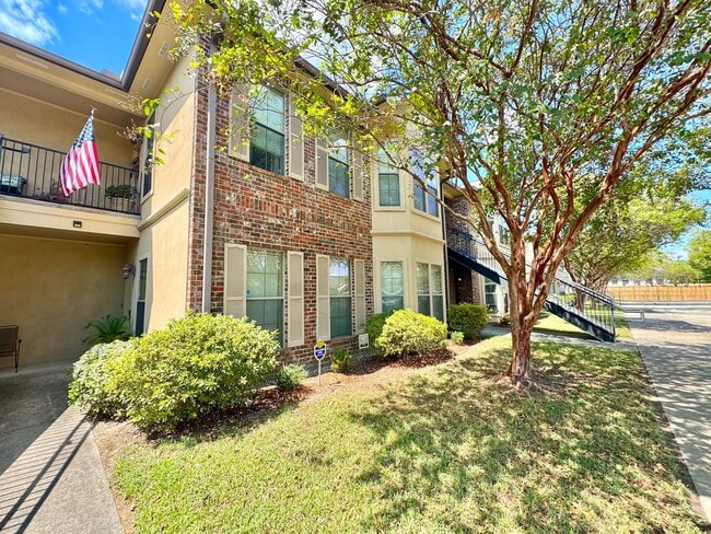 Building Photo - 9413 Burbank Dr