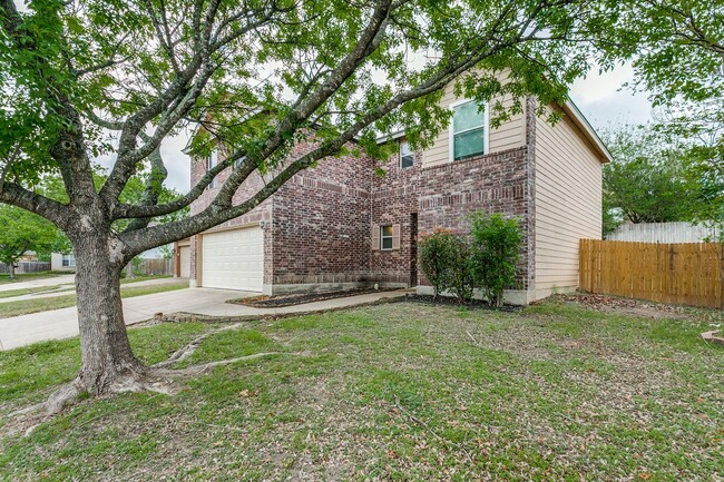 Building Photo - BEAUTIFUL 3-BEDROOM HOME IN NORTHCLIFFE