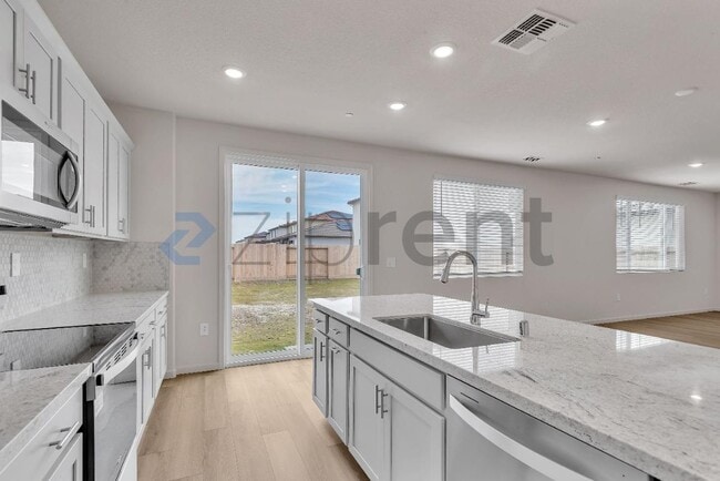 Photo - 1790 Haines Ave