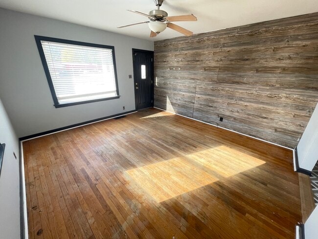 Photo - 2527 Georgetown Rd