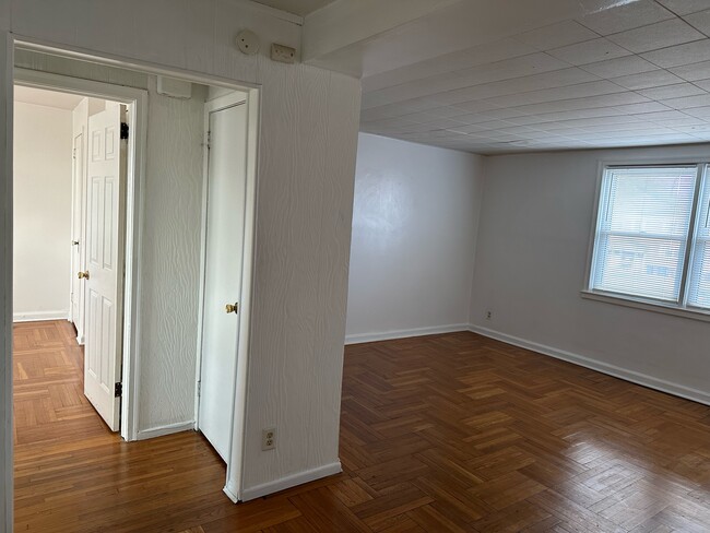 Living room - 2 Corbin Ct Apartments Unit 2-B