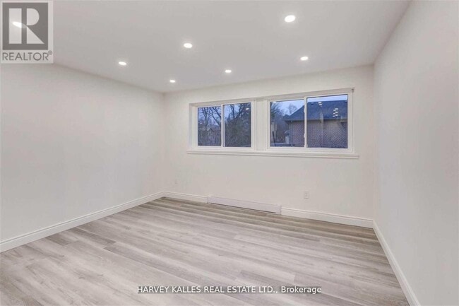 Photo - 901 Millwood Rd