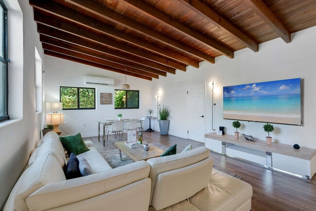 Photo - 11534 NE 13th Ave Unidad ID1245241P