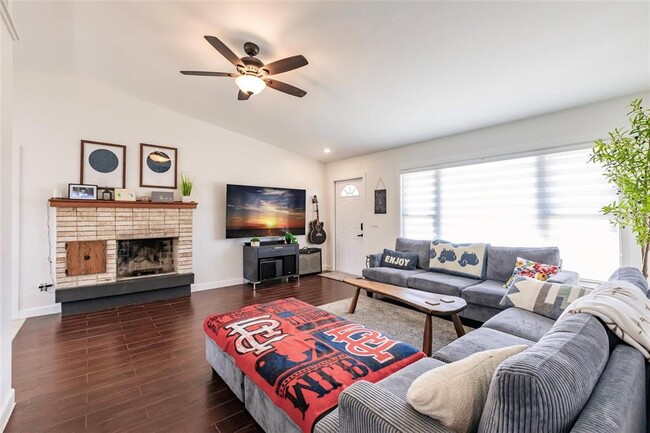 Photo - 156 Danforth Dr