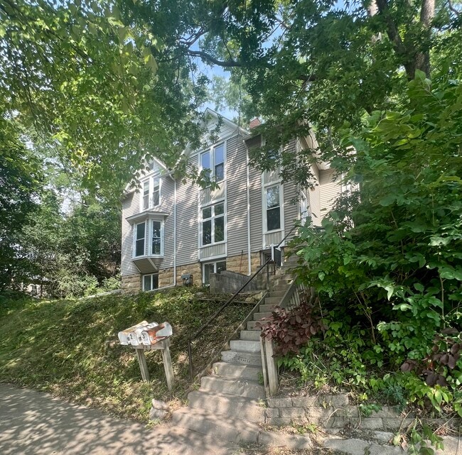 Building Photo - 119 S 6th St Unit 1