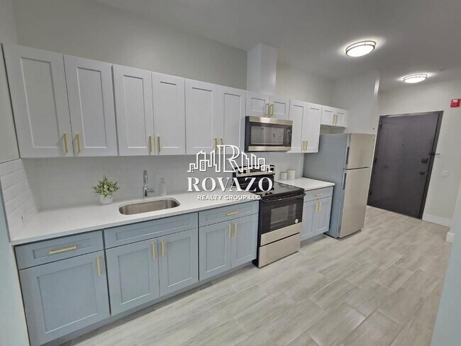 Building Photo - 130 Ellis Ave