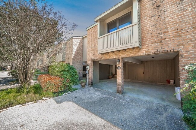 Building Photo - 9400 Doliver Dr Unit 34