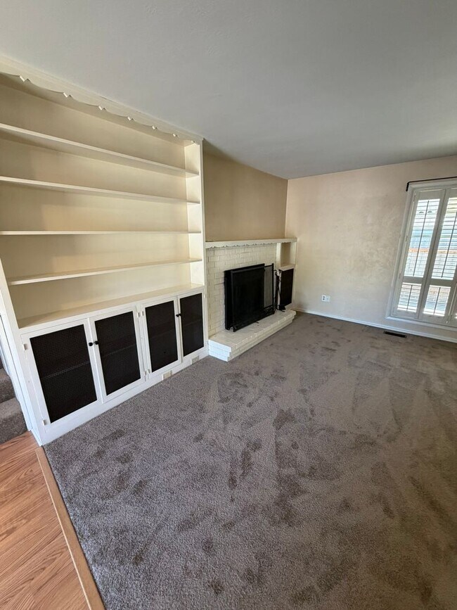 Photo - 550 Carlson Dr