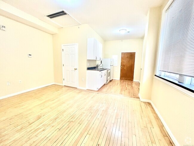 Building Photo - 135 W Main St Unit 2E Rental