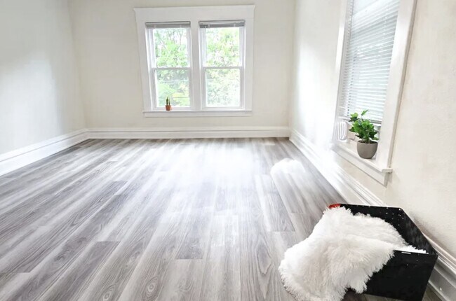 Photo - 313 E St Joseph St