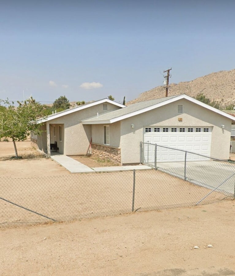 Coming Soon! 3 bedroom corner home close to Boy and Girls Club! - Coming Soon! 3 bedroom corner home close to Boy and Girls Club!