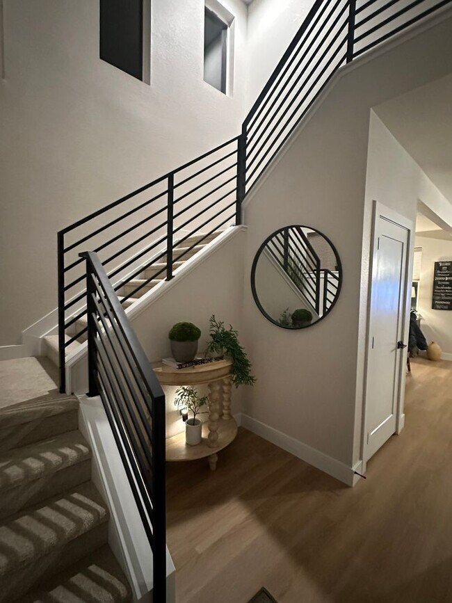 Photo - Beautiful Painted Prairie - 4 Bed room home - Available April!!