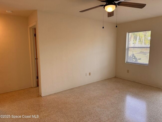 Photo - 140 Niemira Ave