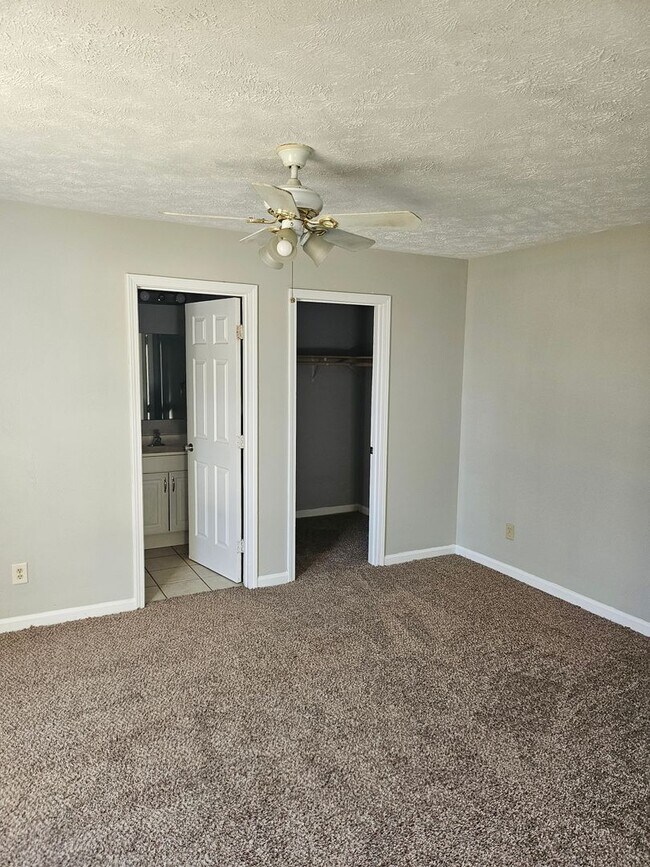 Photo - 1610 S Parker Dr