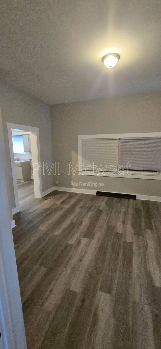 Photo - 2919 E New York St