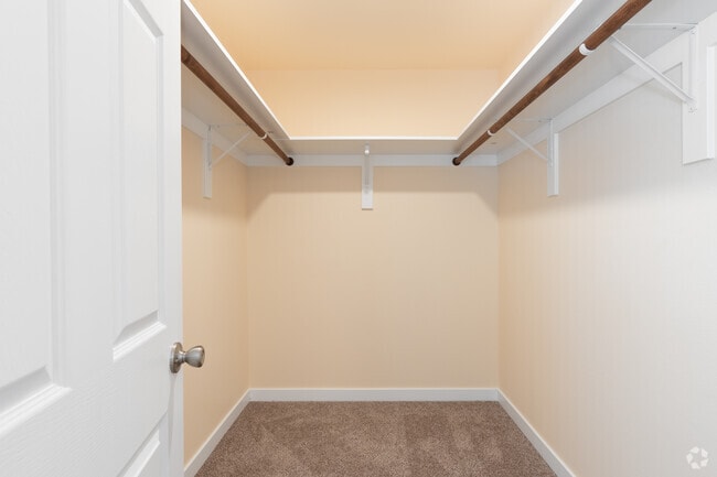 3BD, 2.5BA - 1,728SF - Walk-In Closet - Cedar Tree