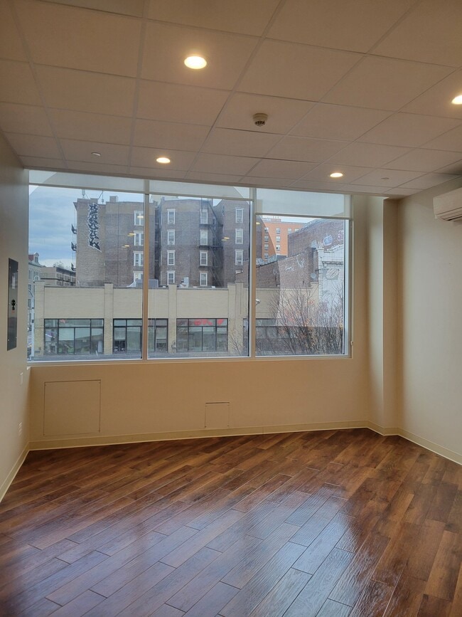Photo - 324 W 125th St