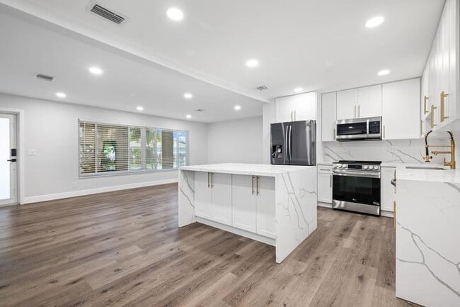 Photo - 2298 NE 4th Ave