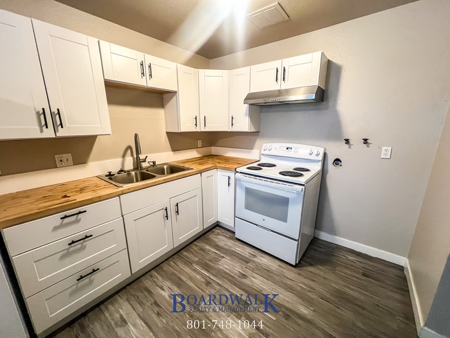 Building Photo - Amazing 2 bed 1 bath apartment in SLC Unit 17