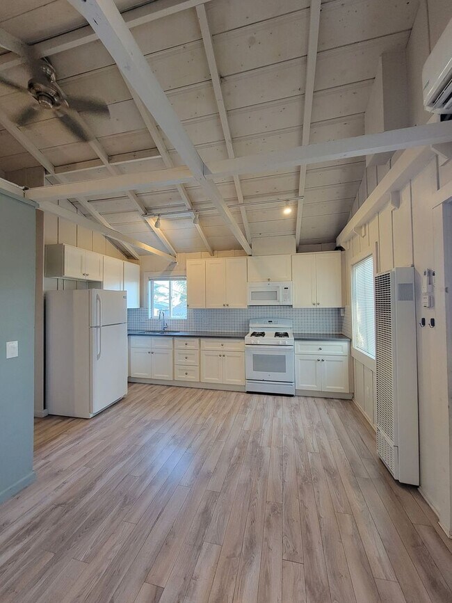 553-557 Silver Strand Blvd.