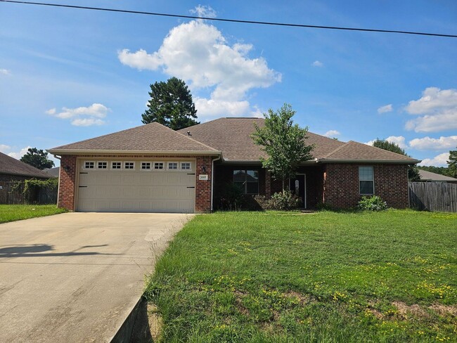 Photo - 1005 Sherry Ln House