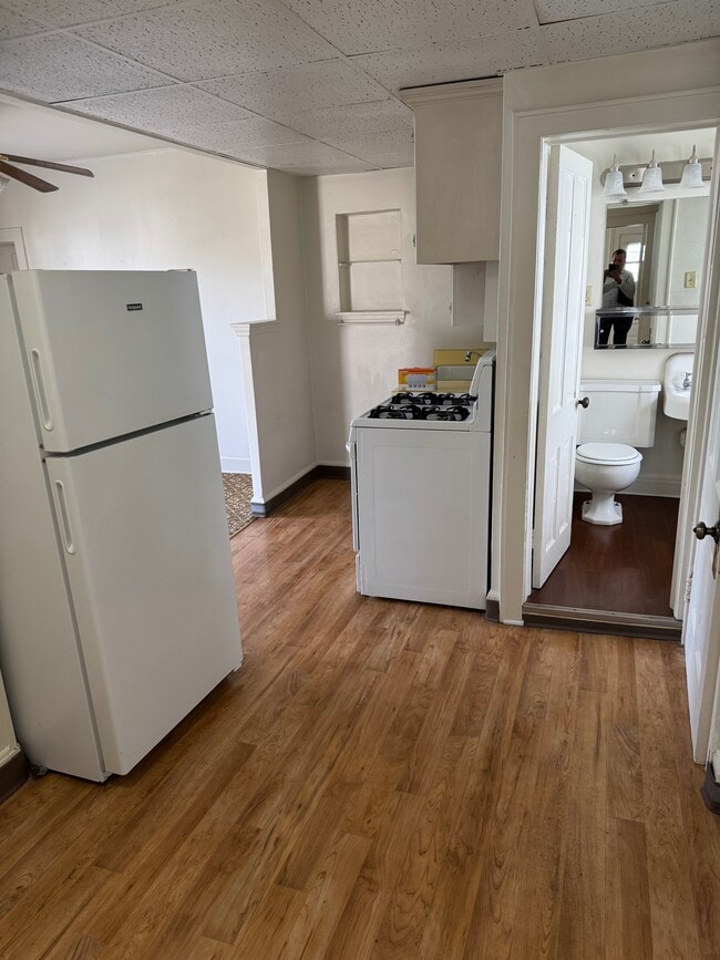 Photo - 1658 N Van Buren St Unit 2