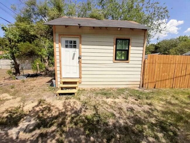 Building Photo - 331 Gardina St Rental