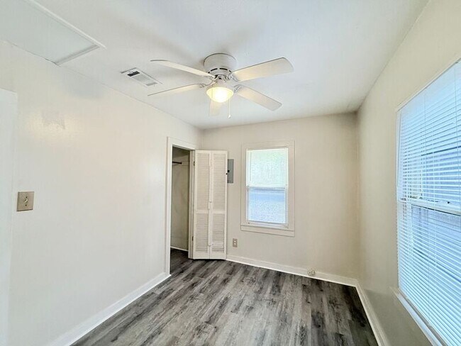 Photo - 2519 Lester St